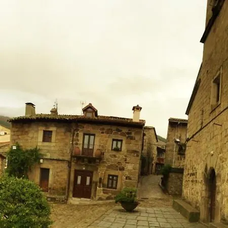 Cuatro Calles Bis * Piedralaves