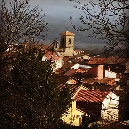 Cuatro Calles Bis * Piedralaves